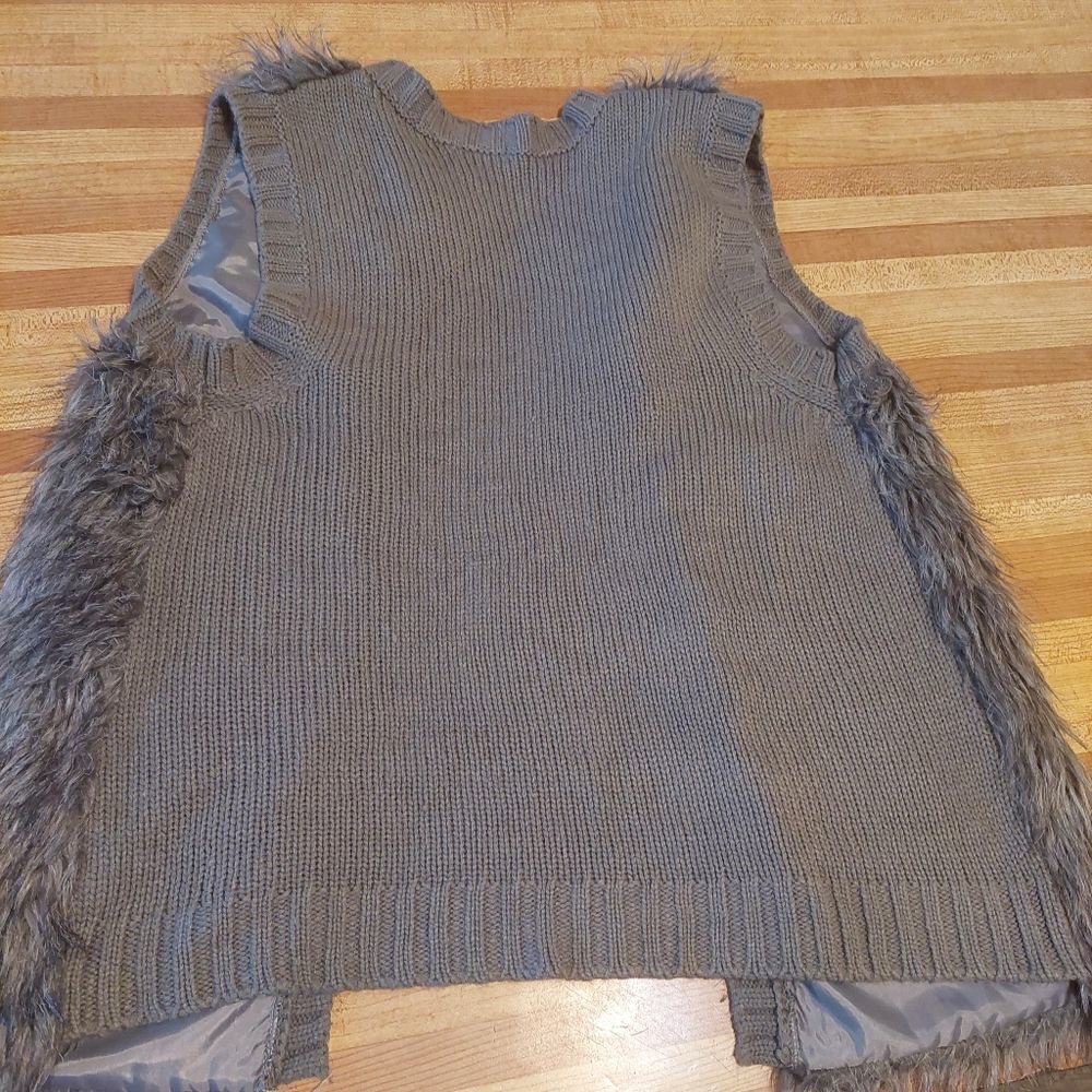 Woman's Small Vest - Picture 7 of 15